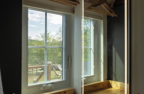 Cullowhee House | Tiny House. Big Cal King Ancient Mtn Views, Fenced Yard, 2Plufl TV Lounge Loft