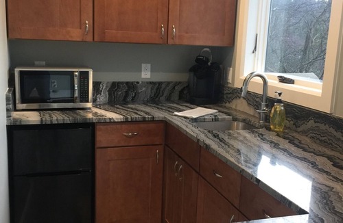 Grove Park- Sunset Cottage | Tiny House, Big Views! 8 Min. to Downtown