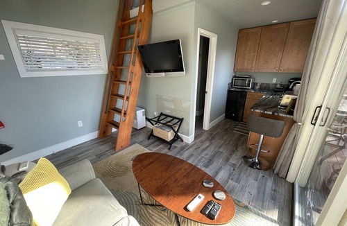 Grove Park- Sunset Cottage | Tiny House, Big Views! 8 Min. to Downtown