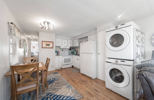 Iona House | Tiny Treasure