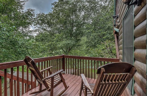 Mineral Bluff Cabin | Toccoa river Cabin with fishing, fire pit, hot tub & theater.