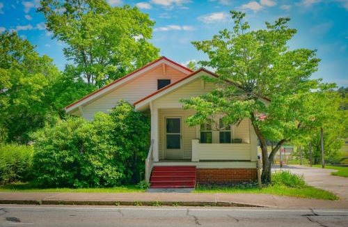 Williamstown House | Toccoa River House- Toccoa River Front-2br/2ba-wifi-walk to town-Free Activities