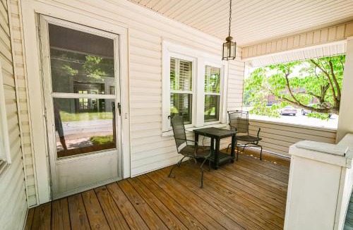 Williamstown House | Toccoa River House- Toccoa River Front-2br/2ba-wifi-walk to town-Free Activities