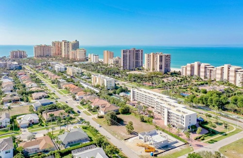 Marco Island Apartment | Top Floor 2 Bed Condo I Close Walk to Beach