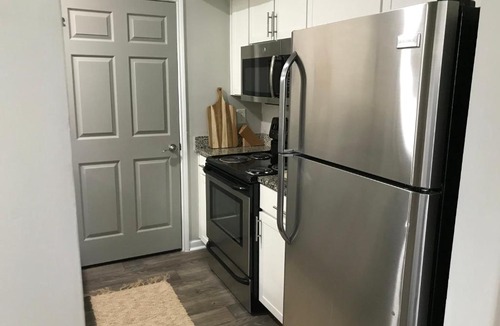 Lindbergh Apartment | Top Floor 2BR 2B with City Views Prime Location