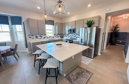 Naples Condo | Top Floor 3BR Rare End Unit Dream at Antilles