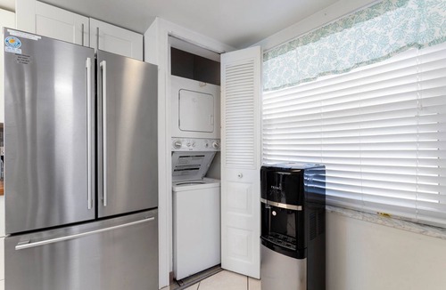 Madeira Beach Condo | Top Floor Beach & Gulf Views - Madeira Norte #516