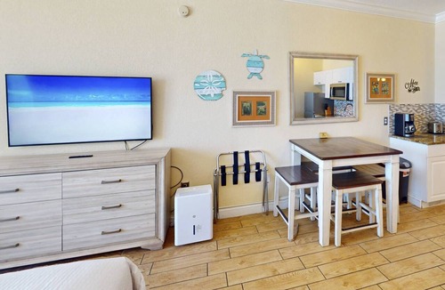 Treasure Island Condo | Top Floor Beachfront Studio Breathtaking Views. Heated Pool. Fantastic Location in Treasure Island!