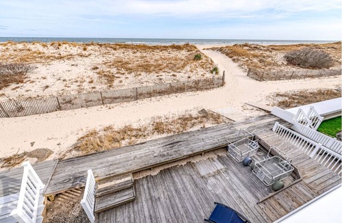 South End Condo | Top Floor Beachfront 4BR, Dog-Friendly, Sleeps 12 – Deck, Grill, Cart