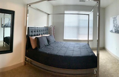 SoNo Apartment | Top floor cozy apartment in the heart of Atlanta