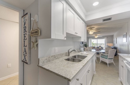 Madeira Beach Condo | Top Floor John's Pass Village Views - Madeira Norte #503