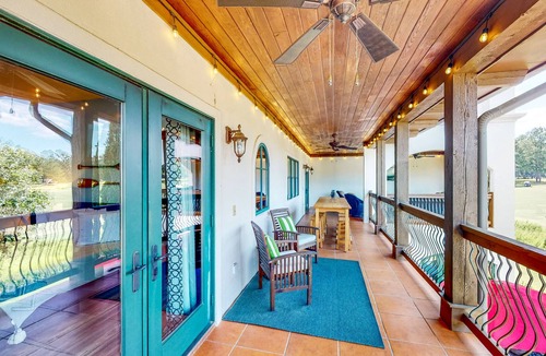 Eatonton Condo | Top-Floor Lake Oconee Condo with Fairway-View Balcony, Grill - Full Kitchen