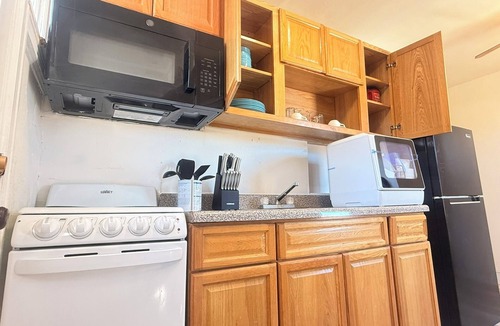 Lansdowne Apartment | Top Floor Retreat in Philadelphia Outskirts