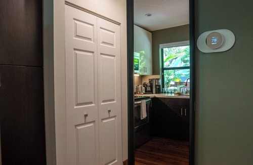 Southwest Coconut Grove House | Top-Rated Luxury Oasis! Coconut Grove Cottage, Garden, Walk to Bay. Free Parking