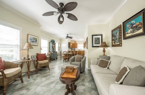 Key West House | TORTUGA HAMMOCK -2 Bedroom/2.5 Bathroom Townhouse with Shared Pool & Parking