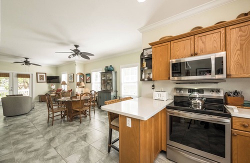 Key West House | TORTUGA HAMMOCK -2 Bedroom/2.5 Bathroom Townhouse with Shared Pool & Parking