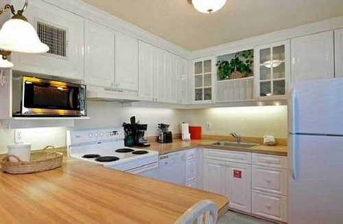 Bradenton Beach Apartment | Tortuga Inn Beach Resort # 229 Island Condo, 2Bdrm