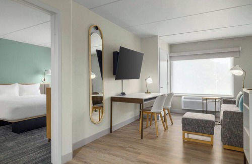 Charlotte Hotel | TownePlace Suites by Marriott Charlotte LoSo Airport