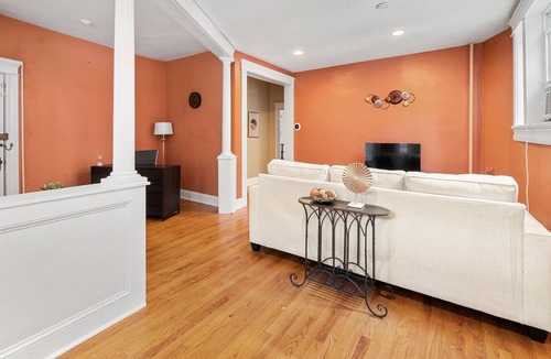 Charles Village House | *Townhouse 3min from John Hopkins University *Free Parking