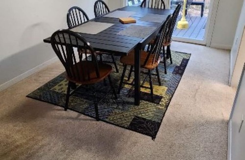 Karns House | Townhouse Living - 4 Beds - 2 Vehicle Maximum