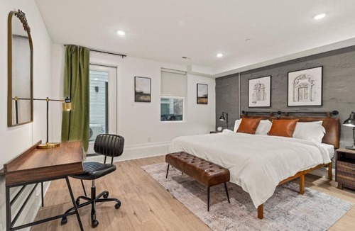 Old City Apartment | Townhouse SLEEP 4 Walk to Liberty Bell |Old City
