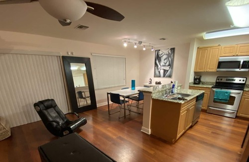 Jog Road House | Townhouse with Grill near Delray Beach