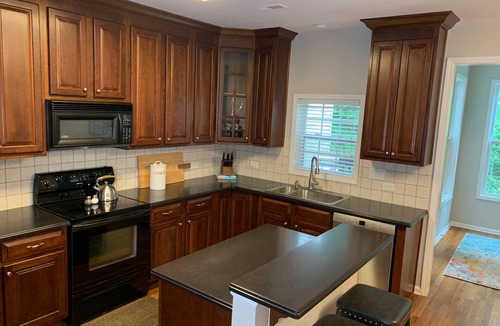 Peachtree City House | Townhouse with pool, tennis courts and gym. Easy access to highway and studios.