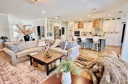 Palm Valley House | TPC Luxury Retreat-1 mile from TPC entrance