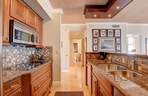 Downtown West Palm Beach Condo | Traditional Charm in the Heart of West Palm –2BR w/Garage Parking & Pool Access
