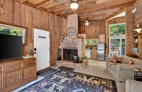 Pickens House | Trail`s Edge Cabin 2Bed, 2Bath next to Table Rock