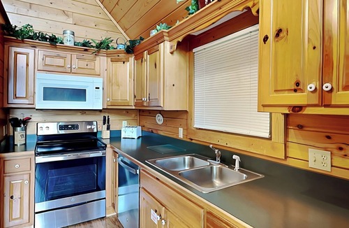 Black Bear Falls Cabin | Trail's End by Jackson Mountain Rentals