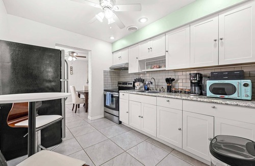 La Vista House | Trailside Home with Fun Game Yard