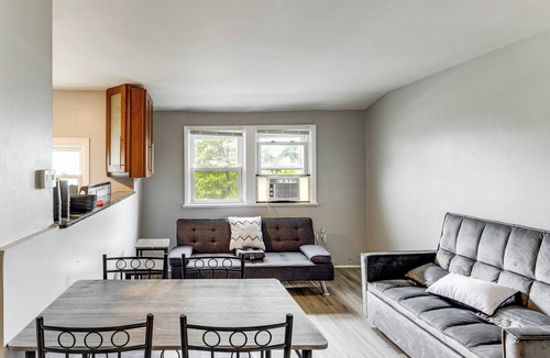 Barrington Apartment | Train to Philly! Pet-Friendly Unit in Barrington