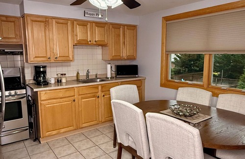 Hackensack Apartment | Tranquil 2-bedroom updated apartment with AC in charming Hackensack
