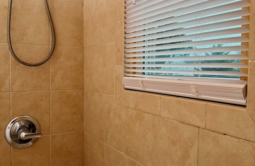 Hackensack Apartment | Tranquil 2-bedroom updated apartment with AC in charming Hackensack