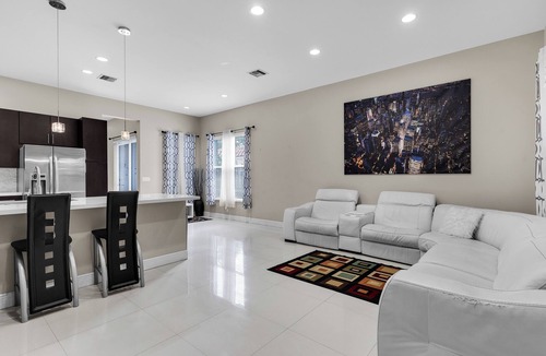 Croissant Park House | Tranquil 3-bedroom house in Fort Lauderdale with WiFi and AC