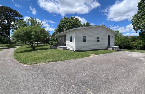 Lenoir City House | Tranquil 3-bedroom house in Lenoir City.