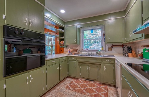 Drayton House | Tranquil and Stylish 4BR House Surrounded by Nature in Spartanburg