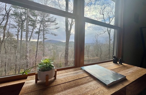 Cleveland Cabin | Tranquil cabin with mountain views, hot tub, game room, fire pit near wineries