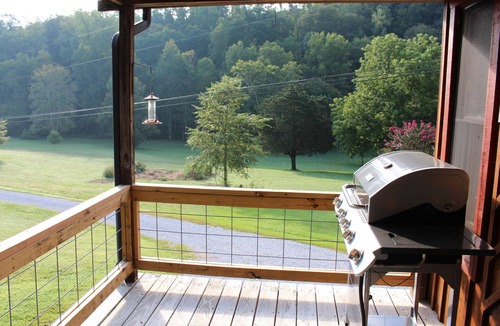 Crossville Cabin | Tranquil Cottage Located at The Head Of The Sequatchie Valley.