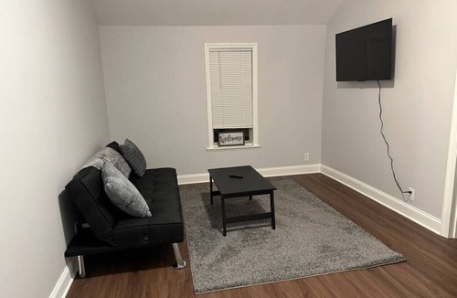 Colonialtown North Apartment | Tranquil Hideaway: 2-Bedroom Retreat near Mills/50