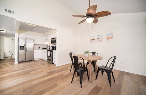Southpoint House | Tranquil Manor - 2 bed/1 bath
