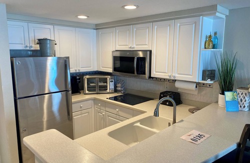Ortona Park Condo | Tranquil Moments Beautiful Updated One Bedroom, Full Kitchen Sleeps 4