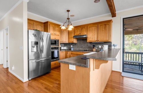 Piney Mountain Cabin | Tranquil Mountain Retreat: Pet-Friendly, Scenic Views