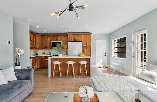 River Oaks House | Tranquil Oasis: Newly Renovated Villa, Heated Pool, Private Garden Retreat