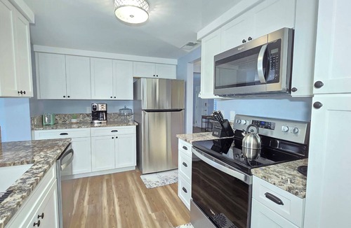 Gulf Gate Estates House | Tranquil Pool Home Minutes to Siesta Key
