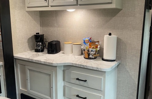Nichols House | Tranquil, Relaxing Country Setting - 1BR RV