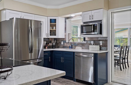 Pinellas Park House | Tranquil Retreat - Ideal for Work and Leisure