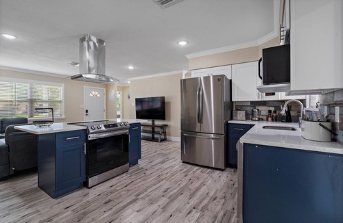 Pinellas Park House | Tranquil Retreat - Ideal for Work and Leisure