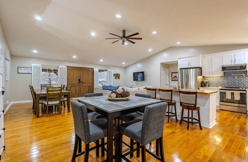 Ten Mile House | Tranquil Terrace at Watts Bar Lake